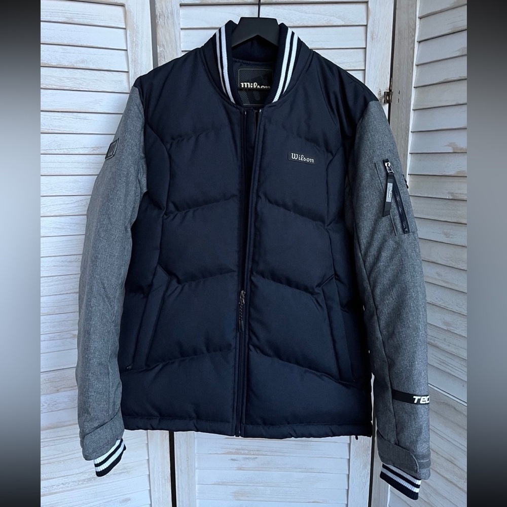 Wilson puffer jacket Size 100/ Medium Varsity Jacket Detachable Hood